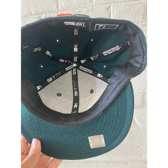 New Era Miami Hurricanes Green 59FIFTY Fitted Hat Stanley 17 Snapback Hat - Picture 5 of 6